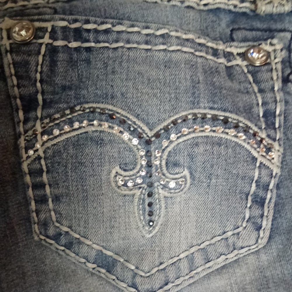 Alanis Capris - image 2